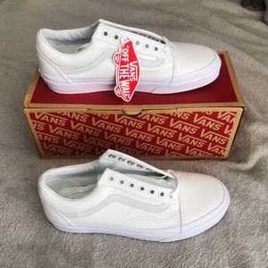 *BRAND NEW* White Vans (Box & Tags Included)